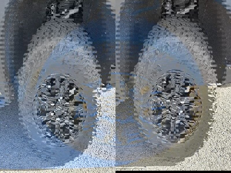 Used 2023 Chevrolet Silverado 1500 ZR2 w/ Technology Package image 18