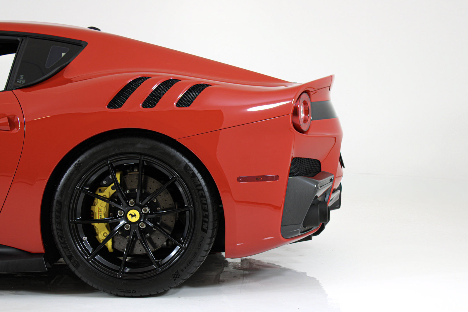 Used 2017 Ferrari F12tdf RWD image 5