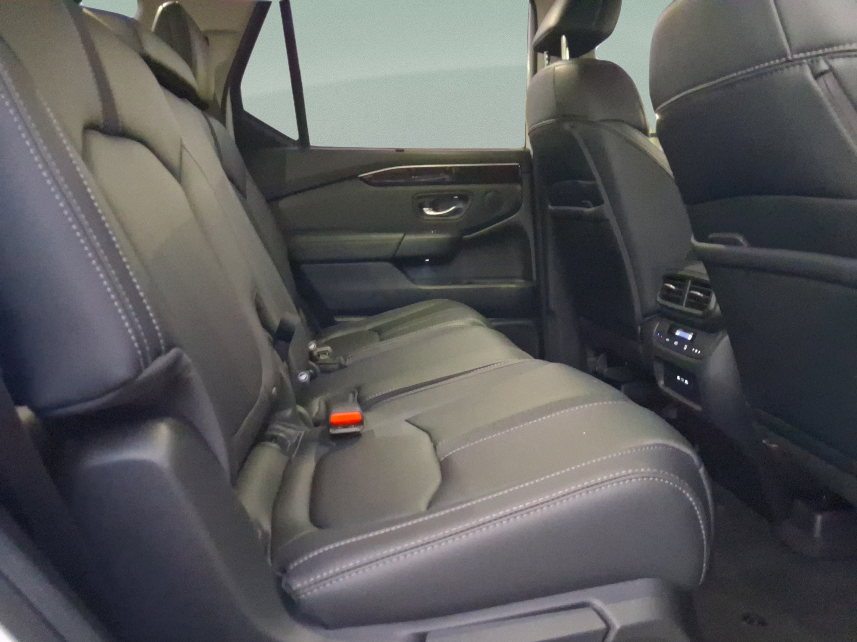 Used 2025 Honda Pilot Touring image 29