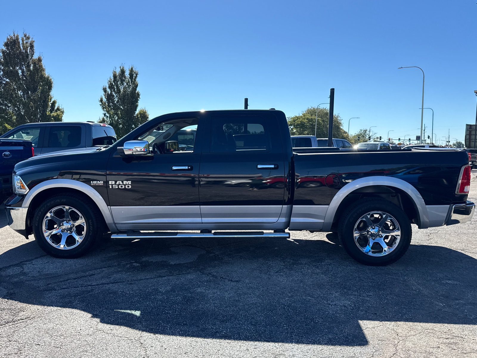 Used 2014 RAM 1500 Laramie w/ Convenience Group AWD/4WD image 3