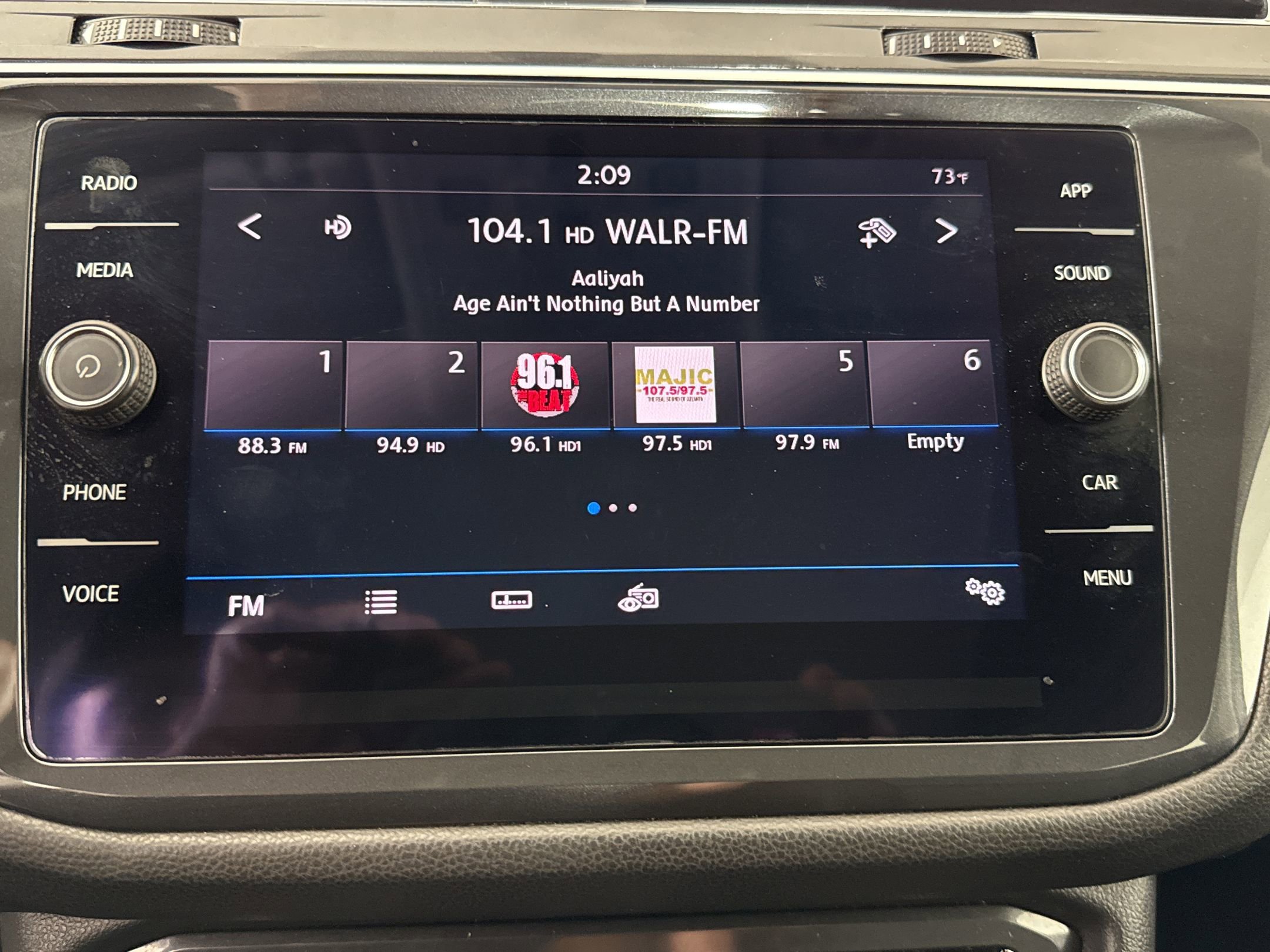 Used 2018 Volkswagen Tiguan SE w/ Panoramic Sunroof Package FWD image 20