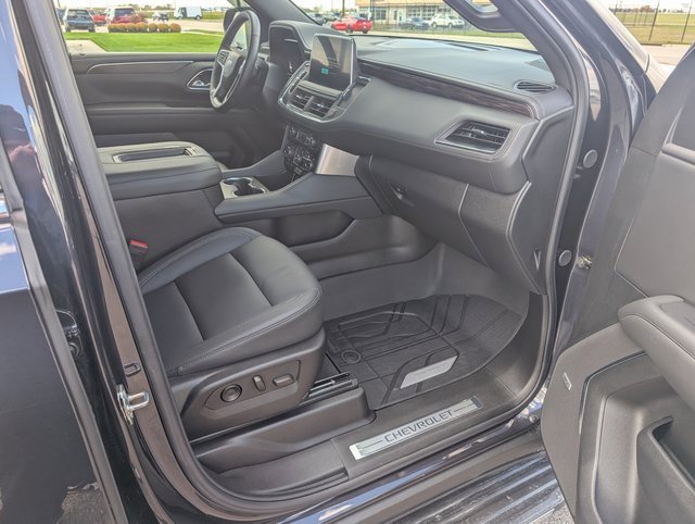 Used 2024 Chevrolet Tahoe LT w/ Luxury Package image 4