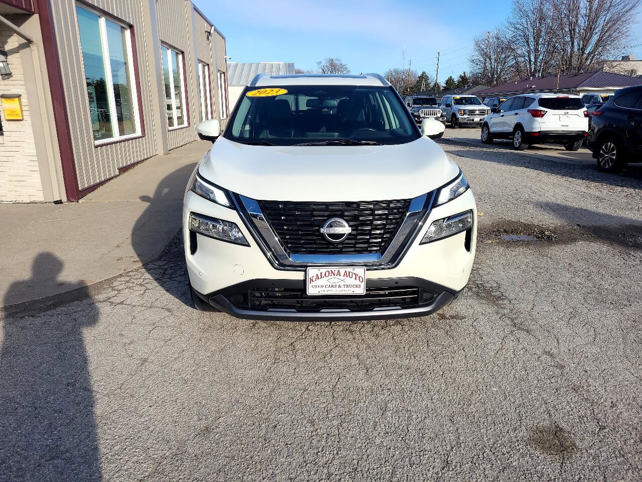 Used 2023 Nissan Rogue SL w/ SL Premium Package image 3