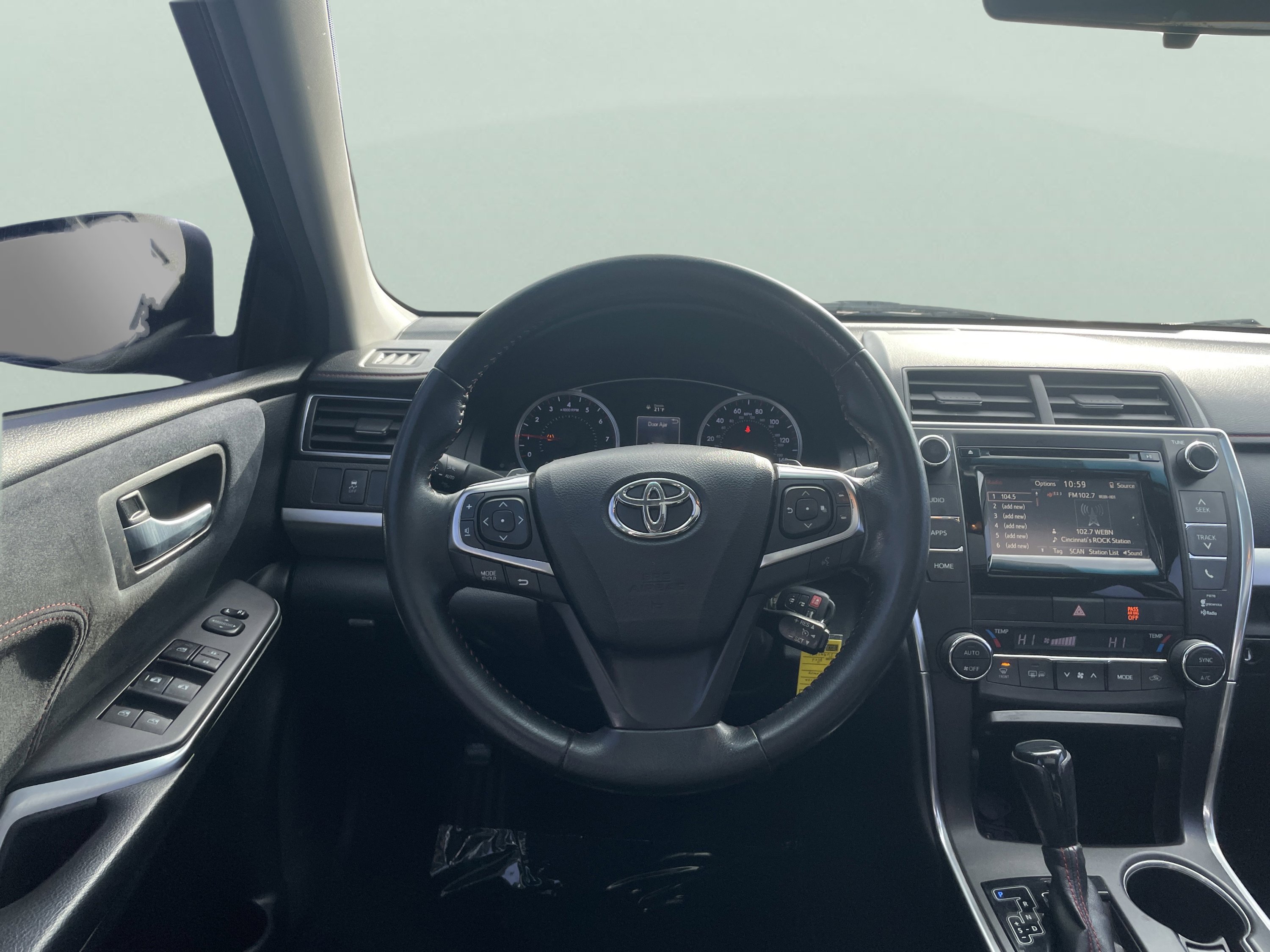 Used 2015 Toyota Camry XSE image 32