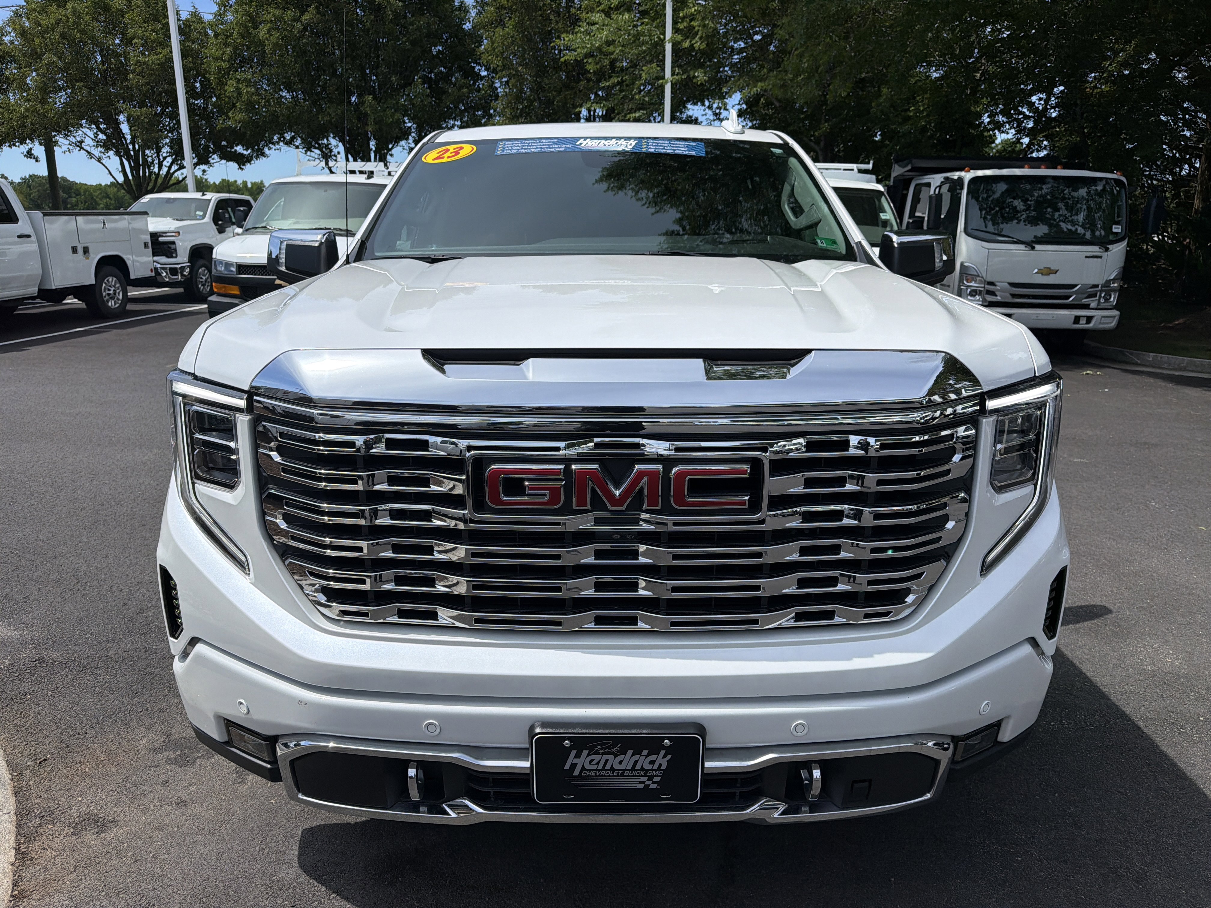 Used 2023 GMC Sierra 1500 Denali w/ Technology Package AWD/4WD image 3