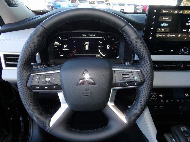 New 2025 Mitsubishi Outlander SE image 31