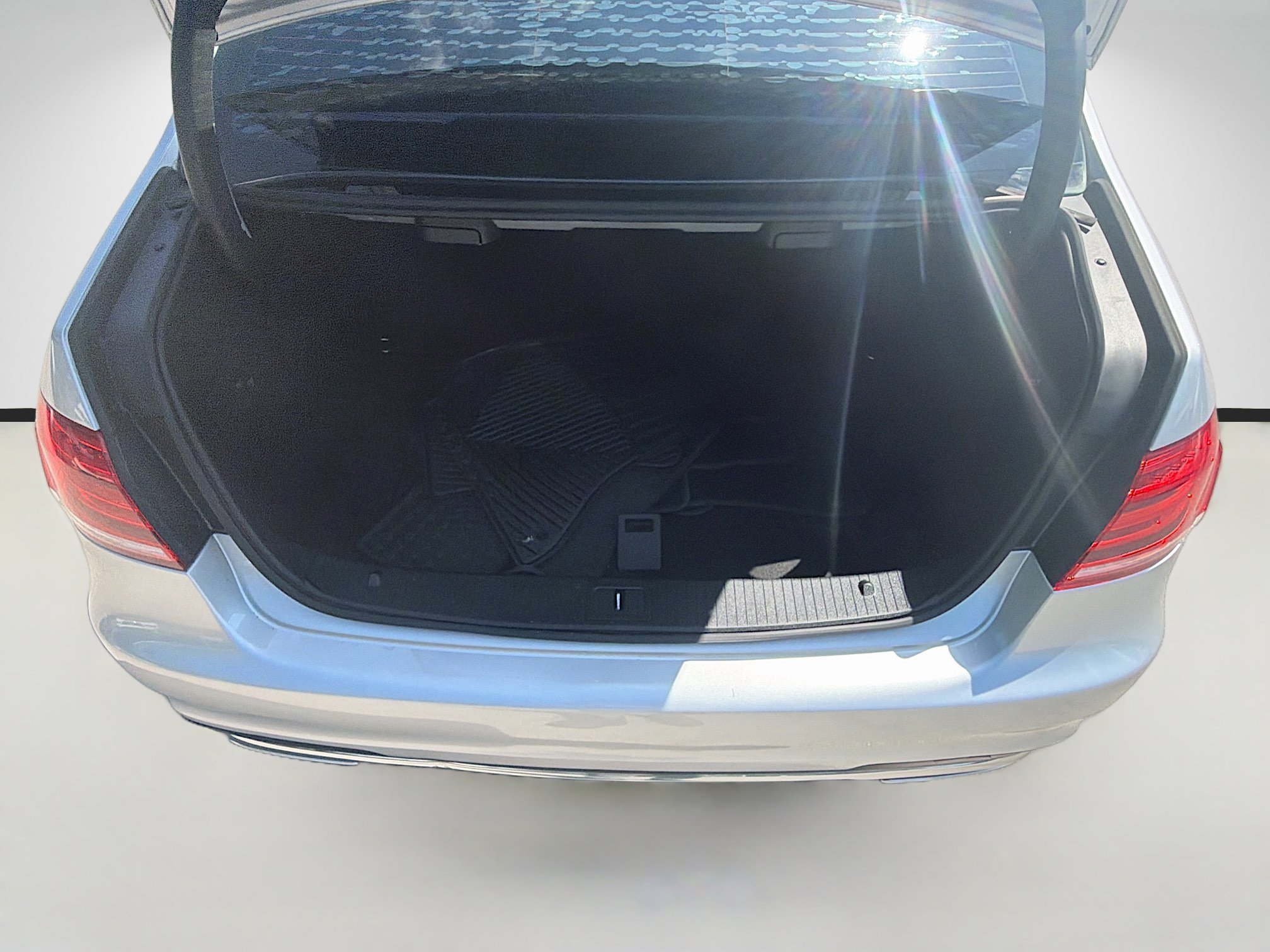 Used 2016 Mercedes-Benz E 350 Sedan w/ Premium Package image 24