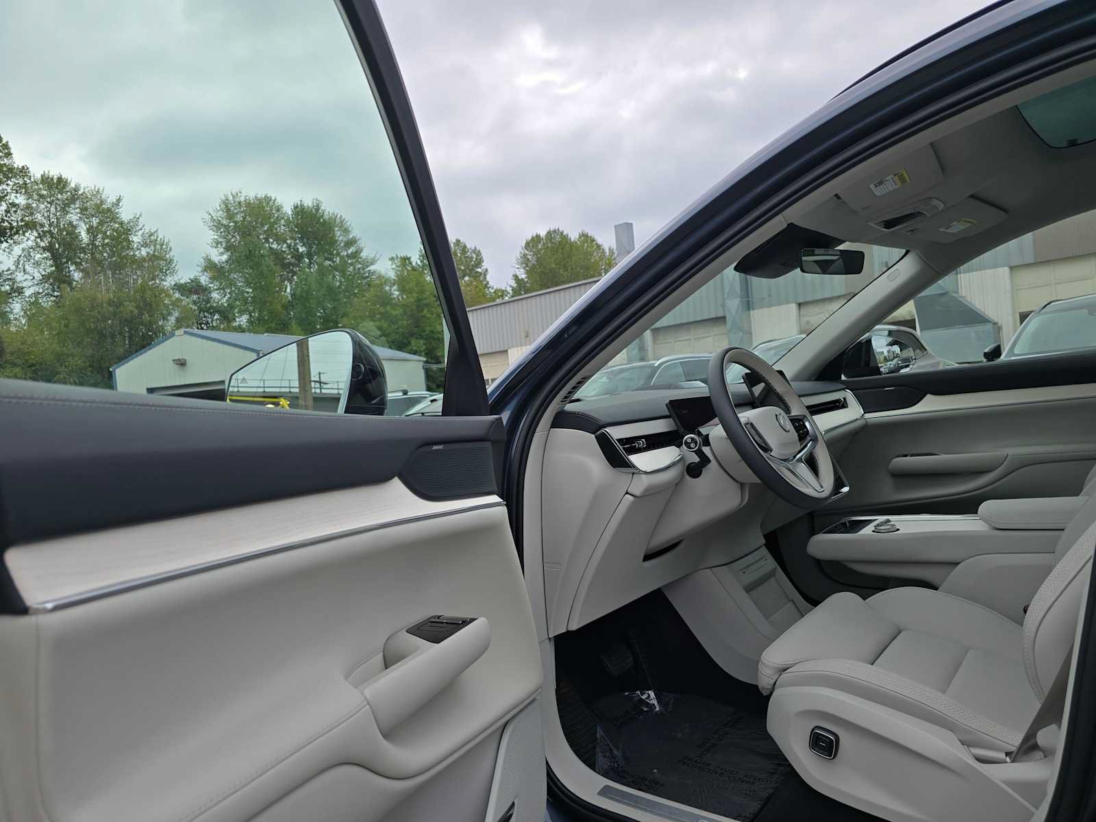 Certified 2025 Volvo EX90 Ultra AWD/4WD image 22