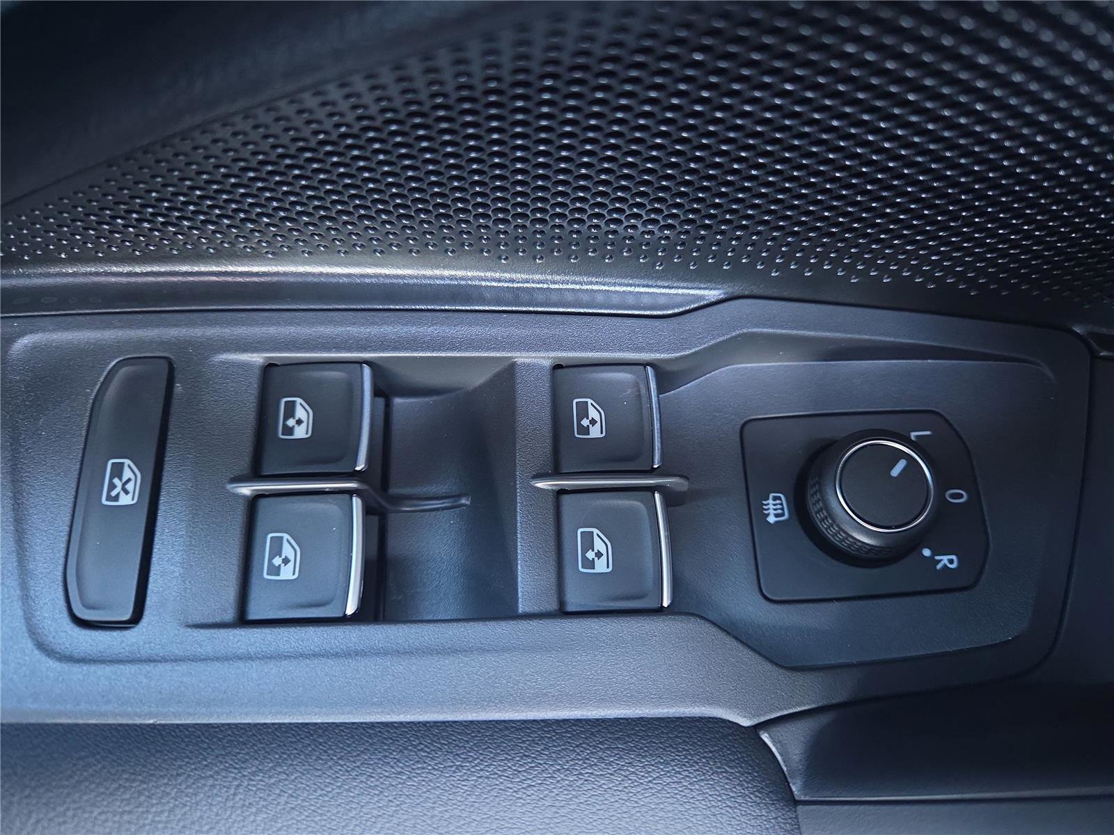 New 2026 Volkswagen Tiguan SE image 14