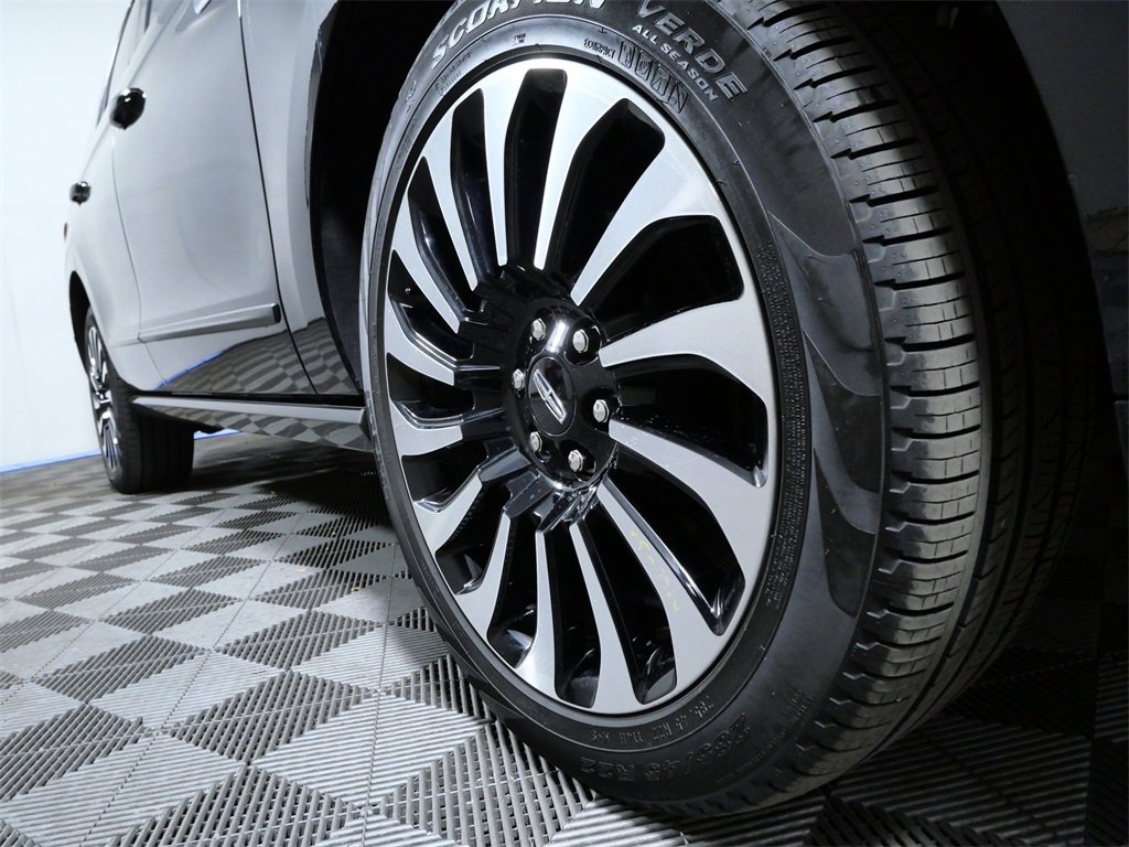 Certified 2024 Lincoln Navigator Black Label video 2