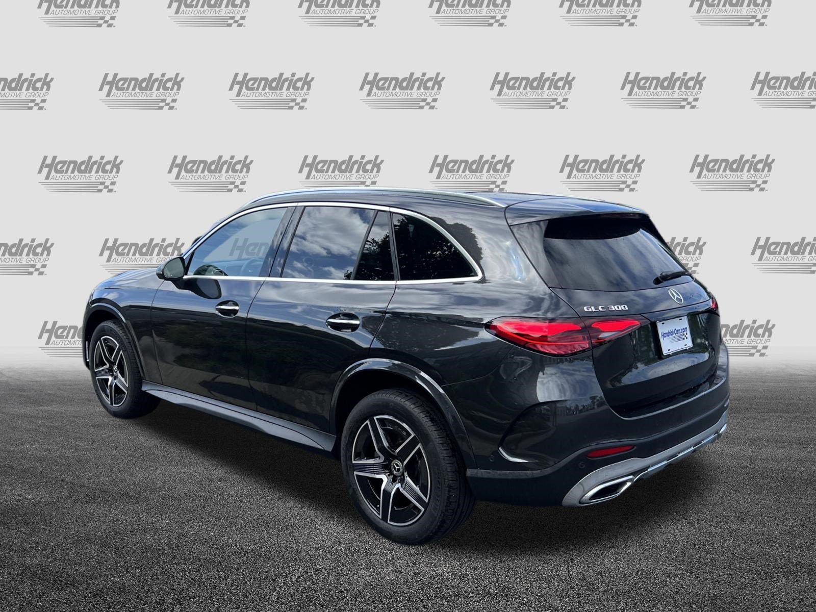 Used 2025 Mercedes-Benz GLC 300 4MATIC image 8