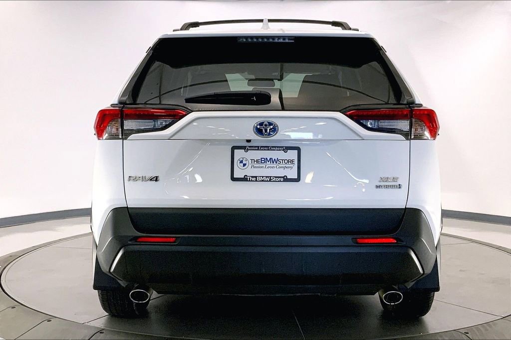 Used 2020 Toyota RAV4 XLE w/ Convenience Package image 3