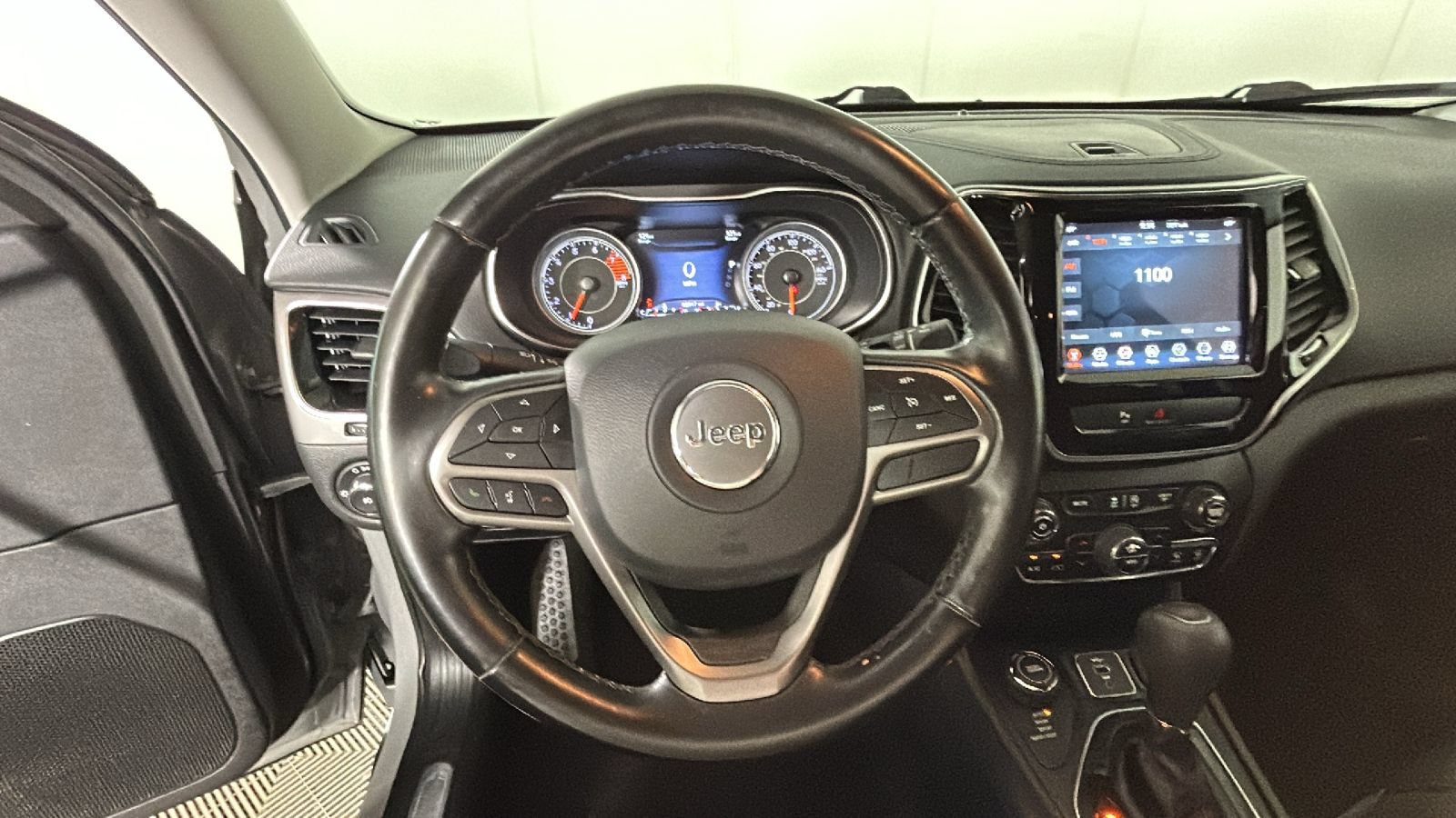 Used 2020 Jeep Cherokee Limited AWD/4WD image 17