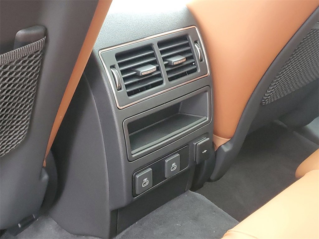 New 2025 Jaguar F-PACE R-Dynamic S image 31