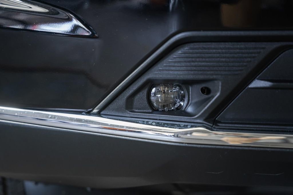 Used 2026 Chevrolet Suburban Premier image 17