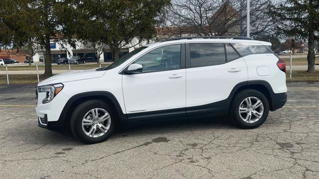Used 2023 GMC Terrain SLE w/ Driver Convenience Package image 5