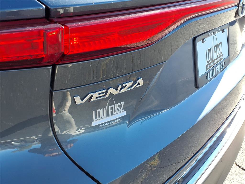 Used 2021 Toyota Venza Limited image 27