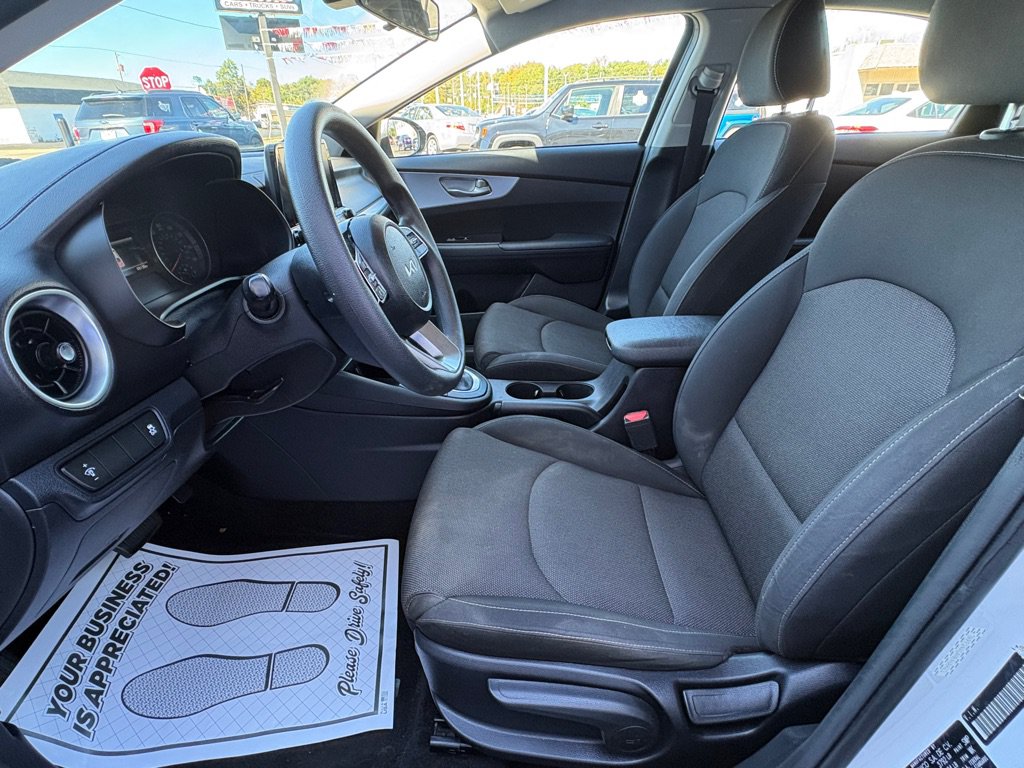 Used 2022 Kia Forte LXS FWD image 8