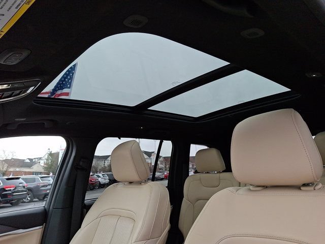 Certified 2022 Jeep Grand Cherokee Limited 4xe w/ Luxury Tech Group II AWD/4WD image 18
