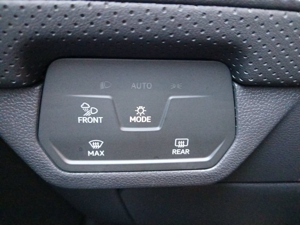 Used 2024 Volkswagen Atlas SE FWD image 12