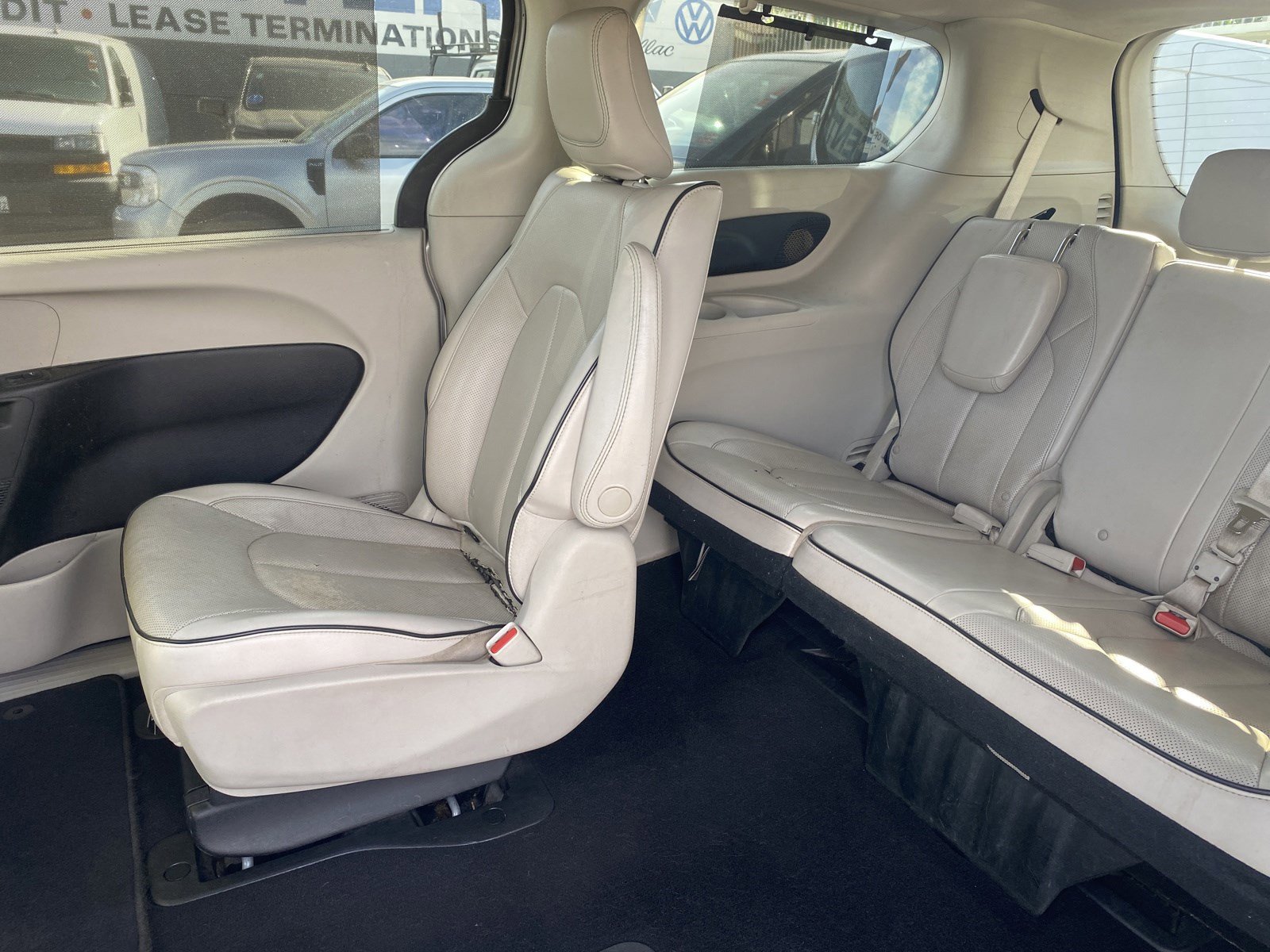 Used 2017 Chrysler Pacifica Platinum image 18