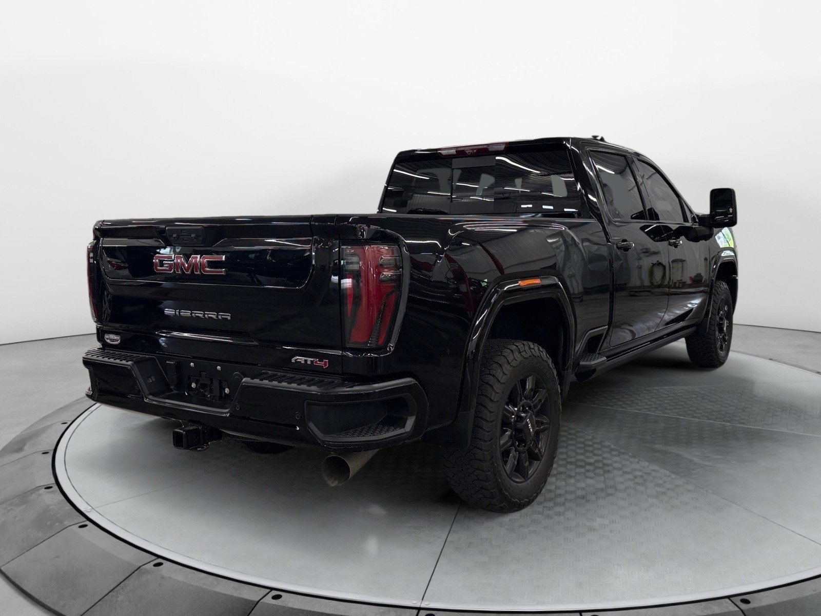 Used 2025 GMC Sierra 2500 AT4 w/ AT4 Premium Plus Package AWD/4WD image 5