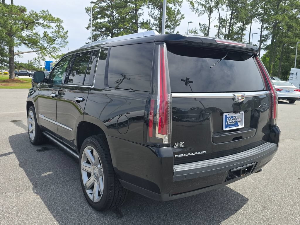 Used 2017 Cadillac Escalade Premium Luxury AWD/4WD image 3