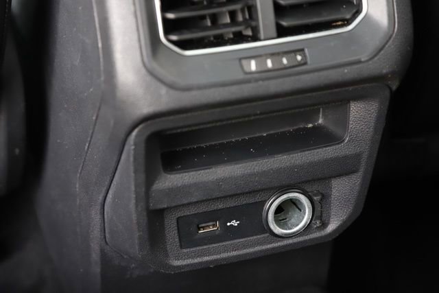 Used 2018 Volkswagen Tiguan SE w/ Panoramic Sunroof Package image 18