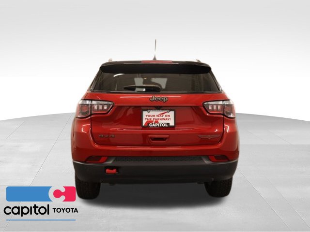 Used 2025 Jeep Compass Trailhawk AWD/4WD image 3