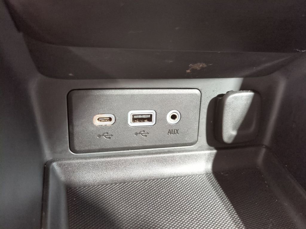 Used 2023 GMC Terrain SLE w/ Driver Convenience Package image 31