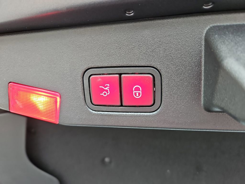 Used 2018 Mercedes-Benz SL 550 image 31
