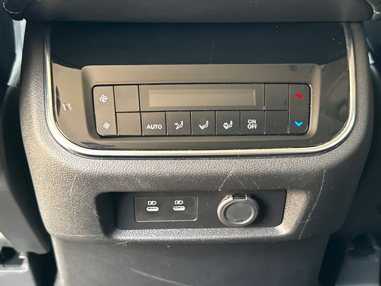Used 2025 Nissan Armada SV RWD image 24