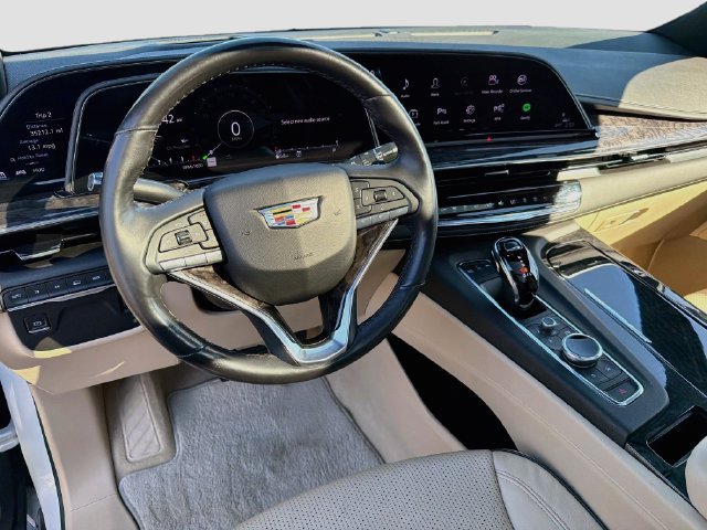 Used 2023 Cadillac Escalade ESV Premium Luxury AWD/4WD image 9