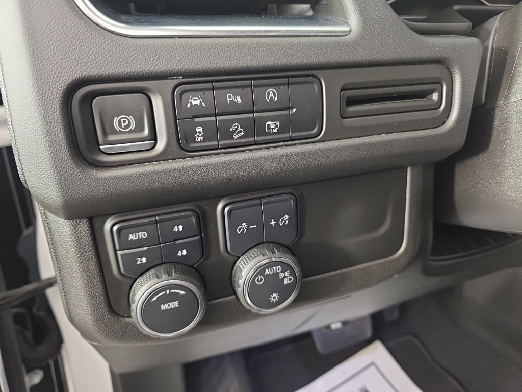 Used 2023 Chevrolet Tahoe Z71 w/ Luxury Package image 15