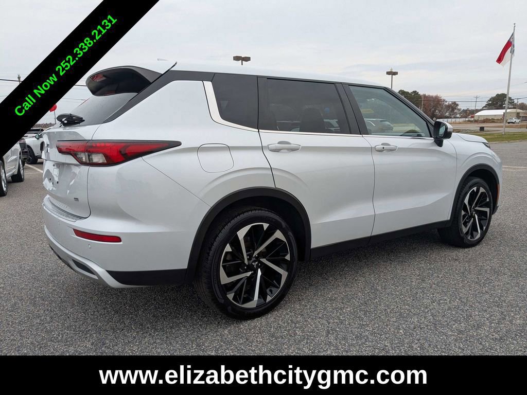 Used 2022 Mitsubishi Outlander SE image 4