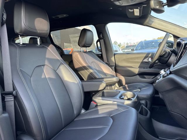 New 2026 Chrysler Pacifica Select image 13