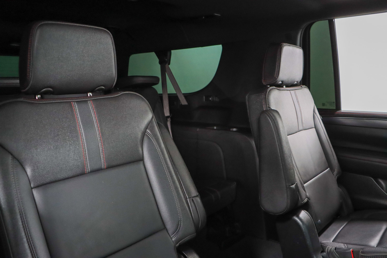 Used 2024 Chevrolet Suburban RST w/ Luxury Package image 32