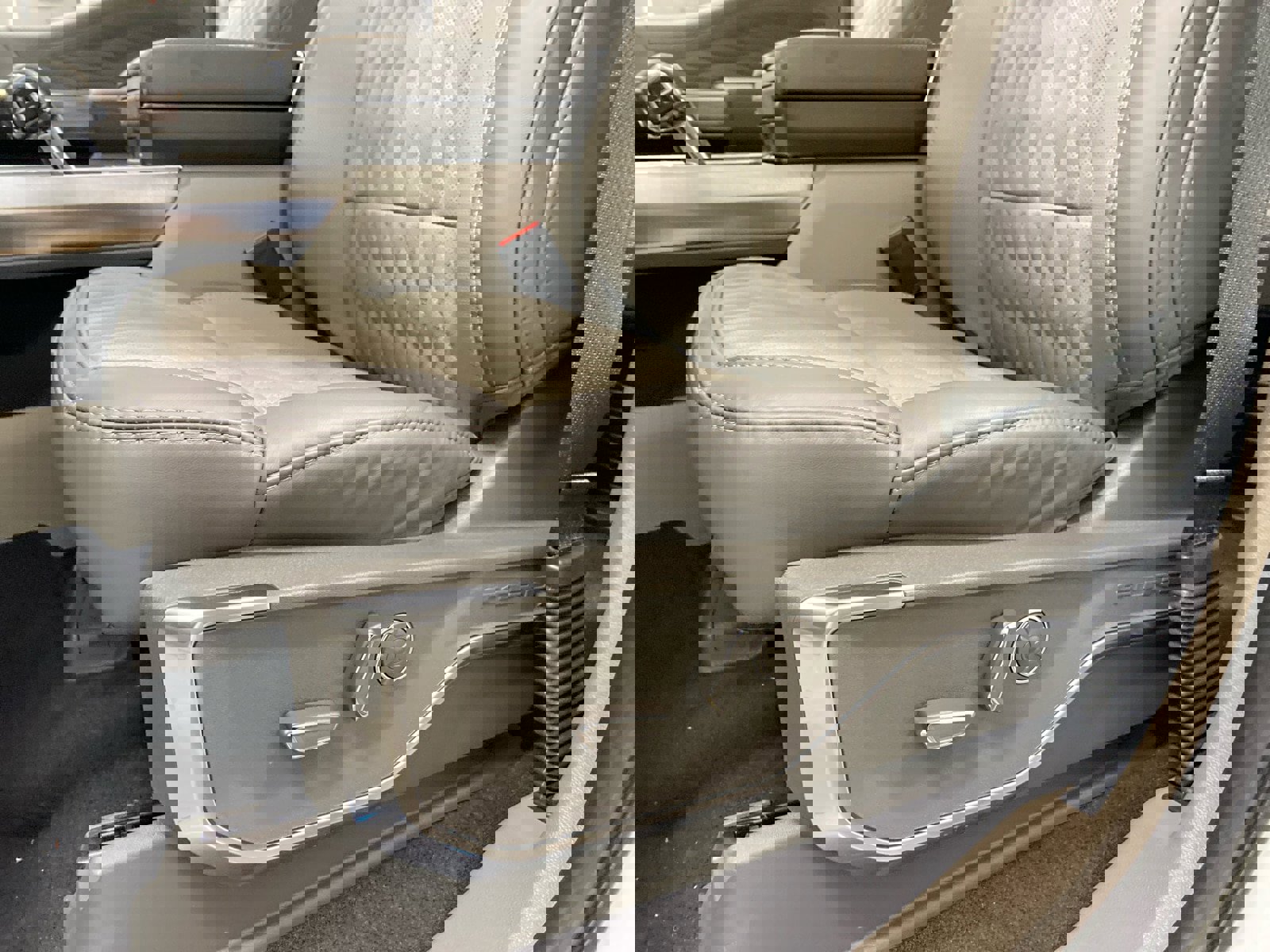 New 2025 Ford F150 Platinum w/ Equipment Group 703A Plus image 40