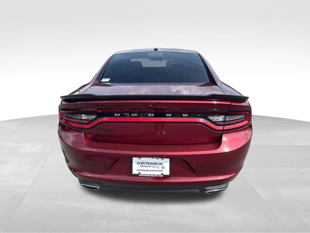 Used 2018 Dodge Charger SXT w/ Blacktop Package RWD image 4