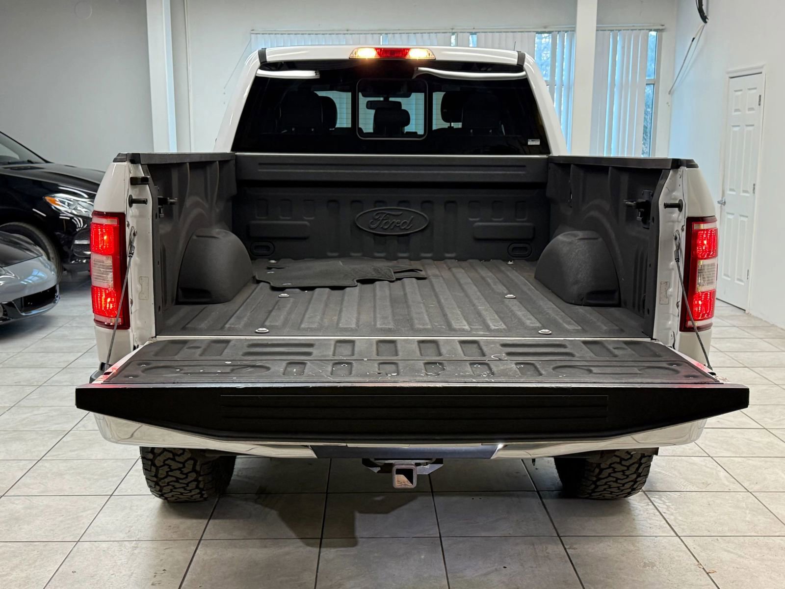 Used 2018 Ford F150 Lariat w/ Trailer Tow Package image 18