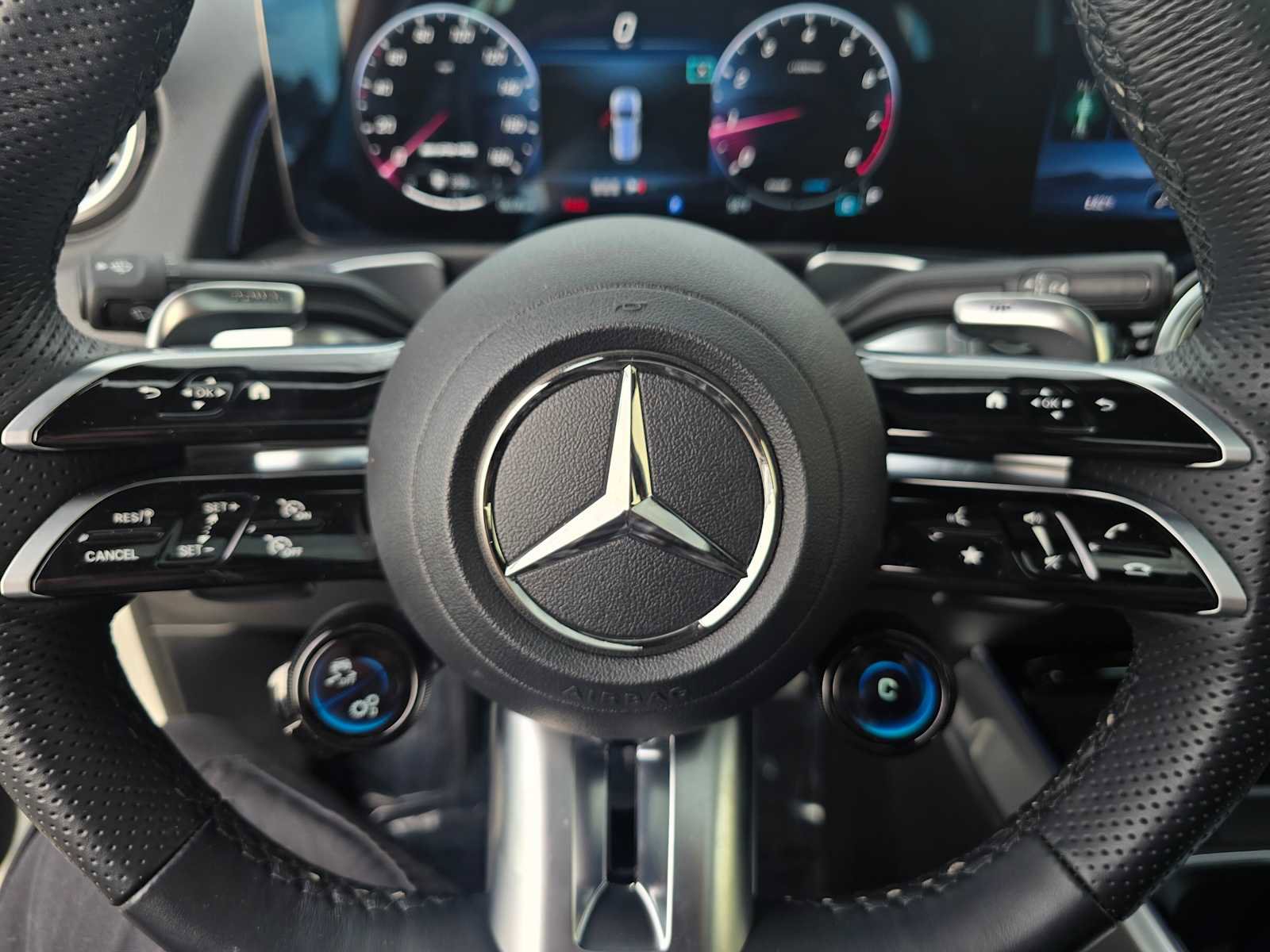 Used 2025 Mercedes-Benz GLB 35 AMG 4MATIC image 25