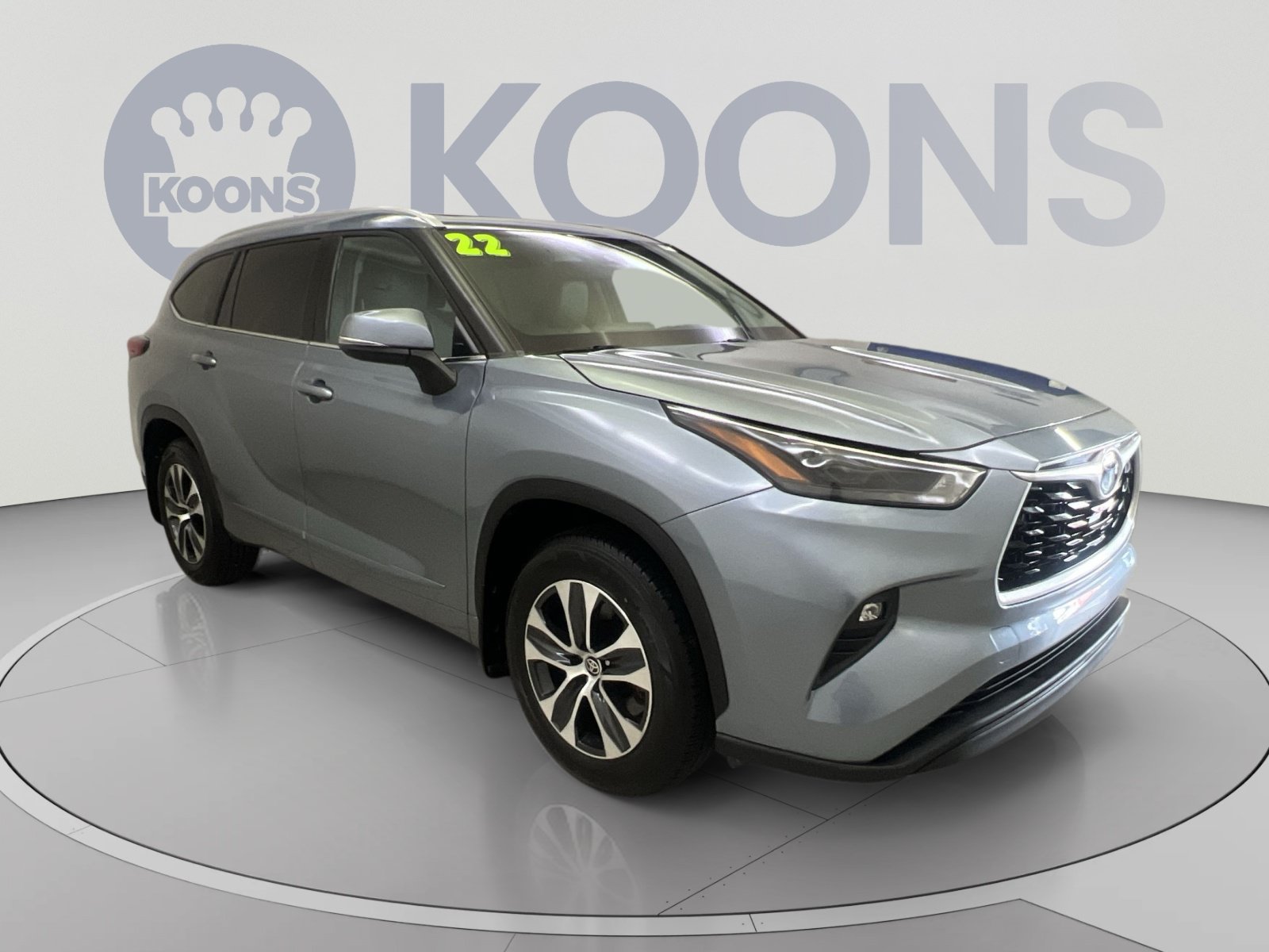 Used 2022 Toyota Highlander XLE FWD image 2