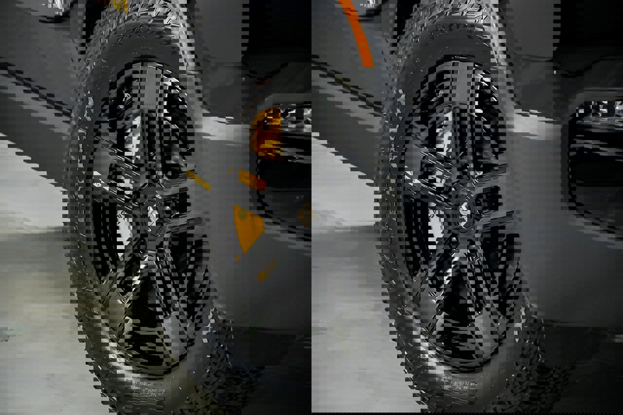 Used 2023 Rivian R1S Adventure image 4