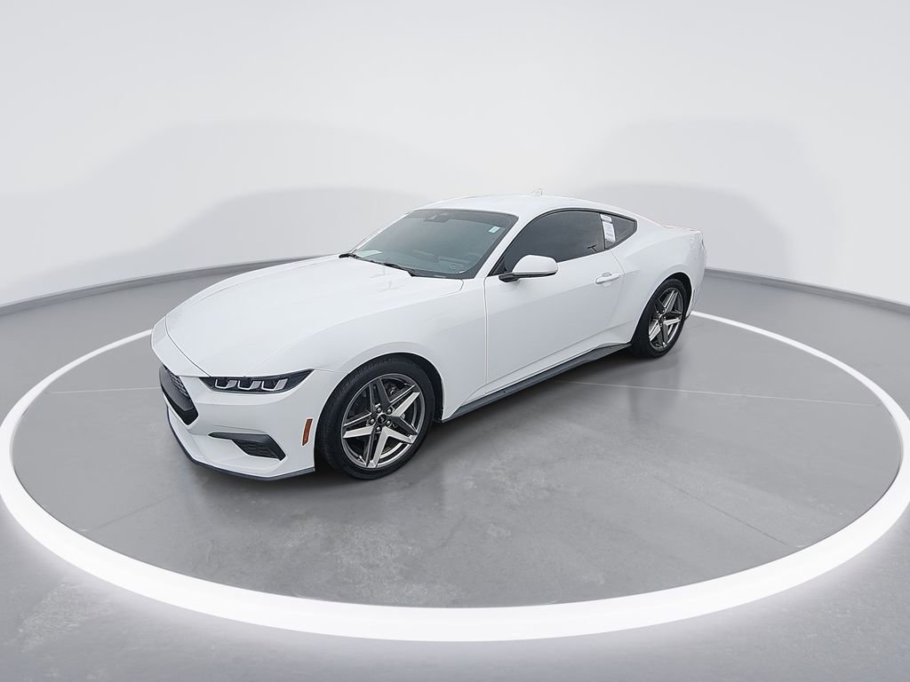 Used 2024 Ford Mustang Coupe RWD image 4