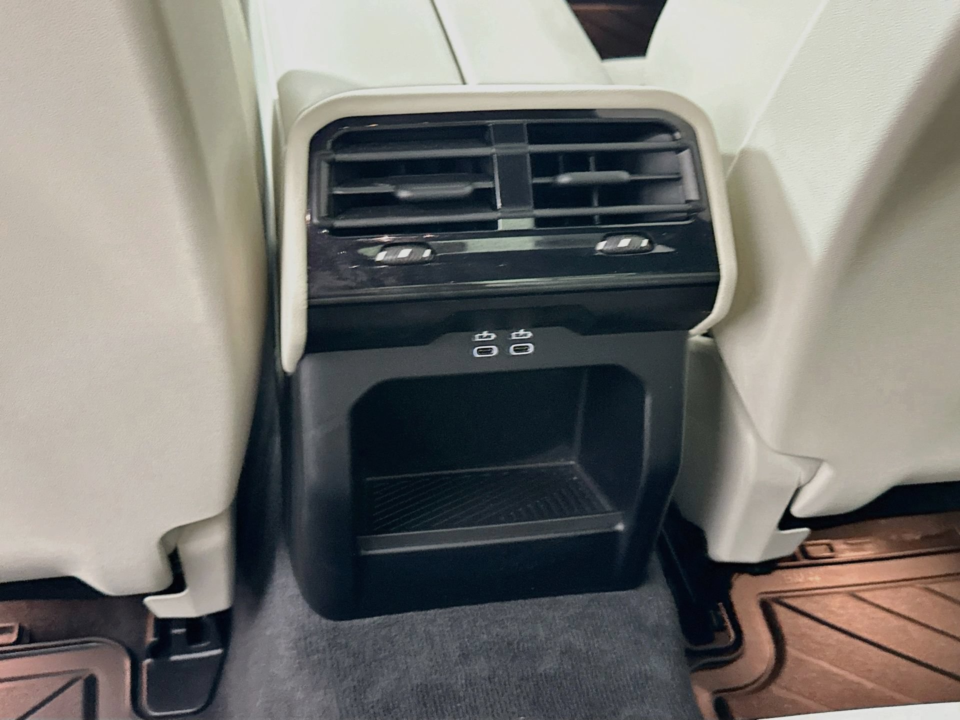 Used 2025 BMW 530i w/ Premium Package RWD image 27