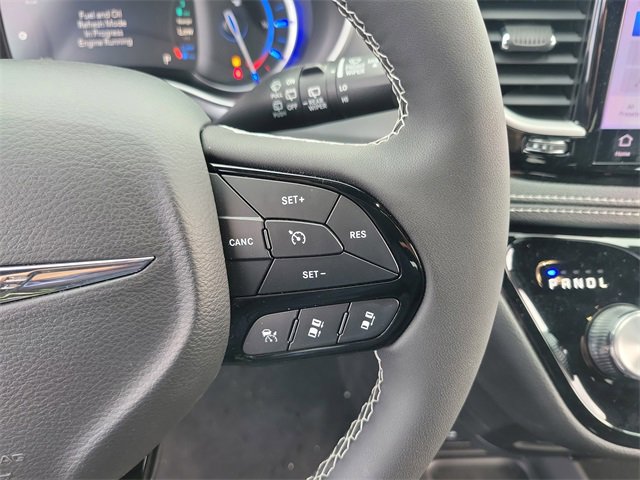 New 2023 Chrysler Pacifica Touring-L w/ S Appearance Package image 23