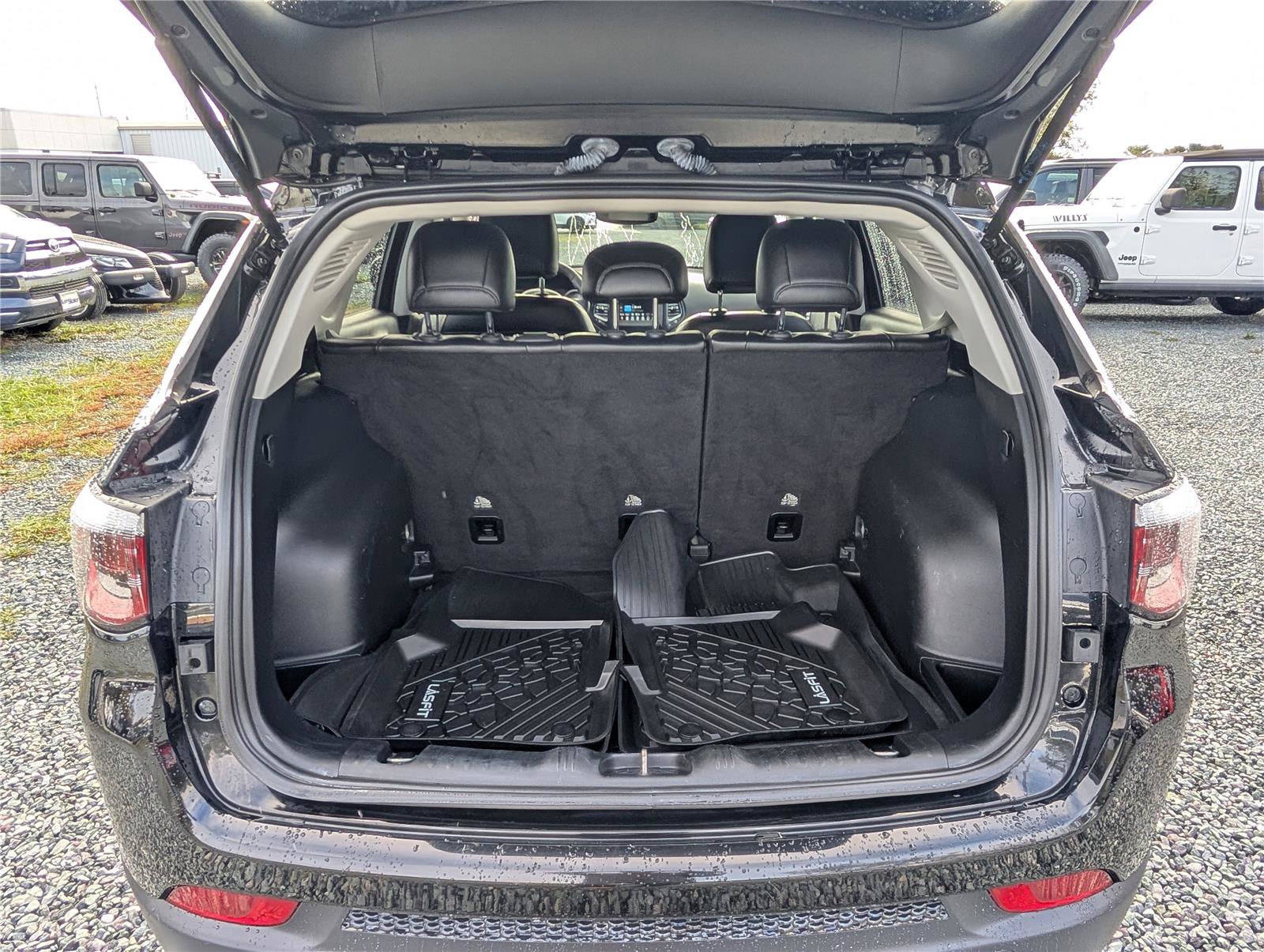 Used 2019 Jeep Compass Latitude w/ Popular Equipment Group image 12