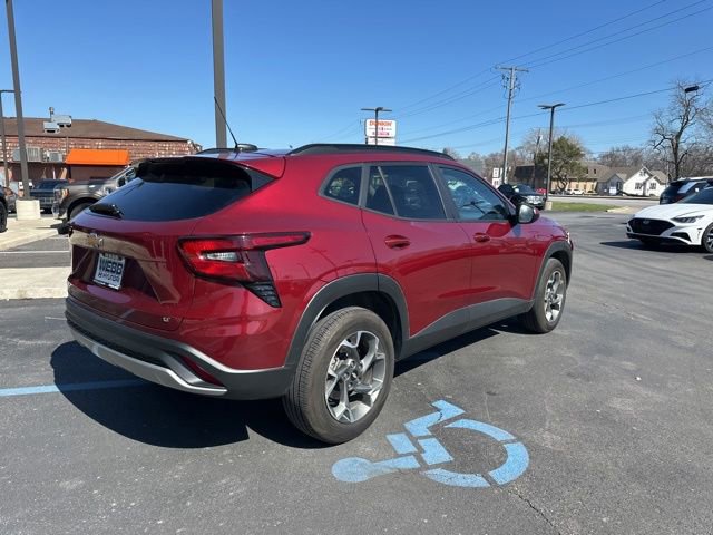 Used 2025 Chevrolet Trax LT w/ LT Convenience Package image 20