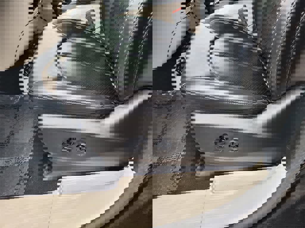 Used 2023 Chrysler Pacifica Touring-L image 15