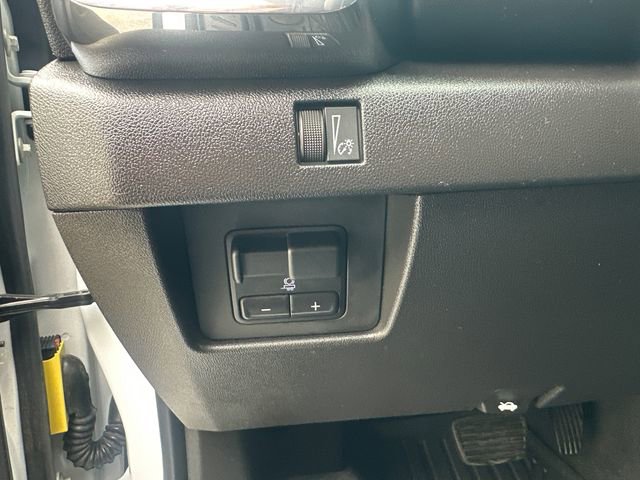 Used 2024 GMC Canyon Elevation w/ Convenience Package image 24